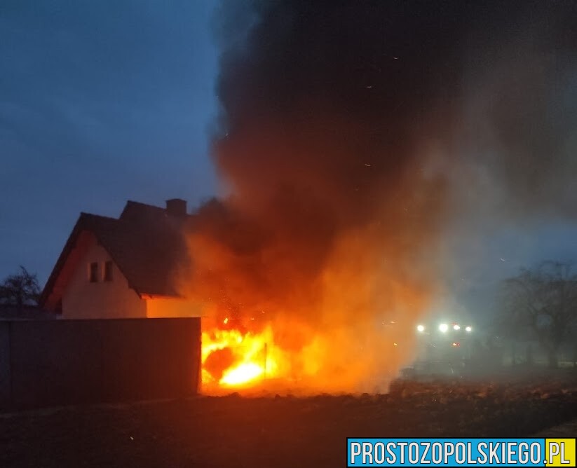 pożar busa, pożar busa w szydłowicach, pożar buda teren brzegu, straż gasiła busa, spałił sie bus przy domu, , pozar busa w Szydłowicach