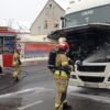 Pożar ciężarówki, pożar auta ciężarowego, pożar tira, pożar ciągnika siodłowego, Pożar ciężarówki w centrum Krapkowic. Kierowcy zatrzymali się autami i udostępniali własne gaśnice.(Zdjęcia)