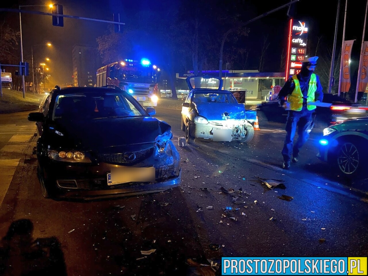 Zderzenie w Opolu. Kierujący oplem uciekł pozostawiając auto na środku drogi, szuka go policja.(Zdjęcia)