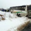 Autobus w zaspie, zakopał sie autobus, autobus wypadł z drogi, pomoc dla pasażerów autobusu, ukrainśki autobus, Krapkowicka Opole autobus,zakopany autobus, wypadek autobusu,