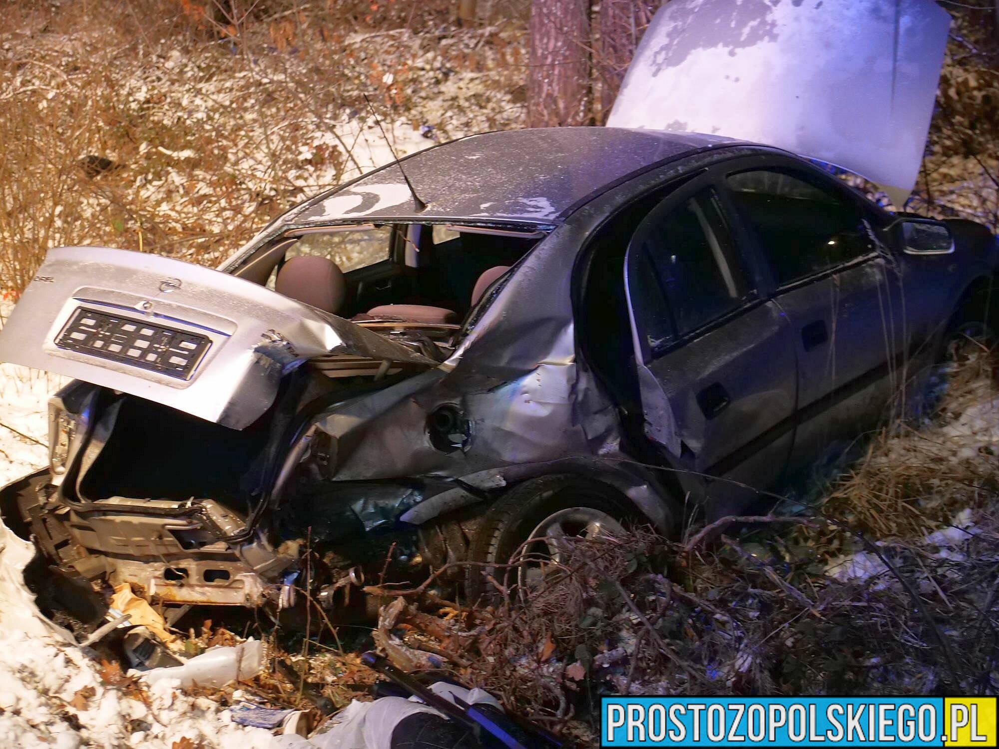 Czołowe zderzenie dwóch aut na drodze między Cisową a Kuźniczką