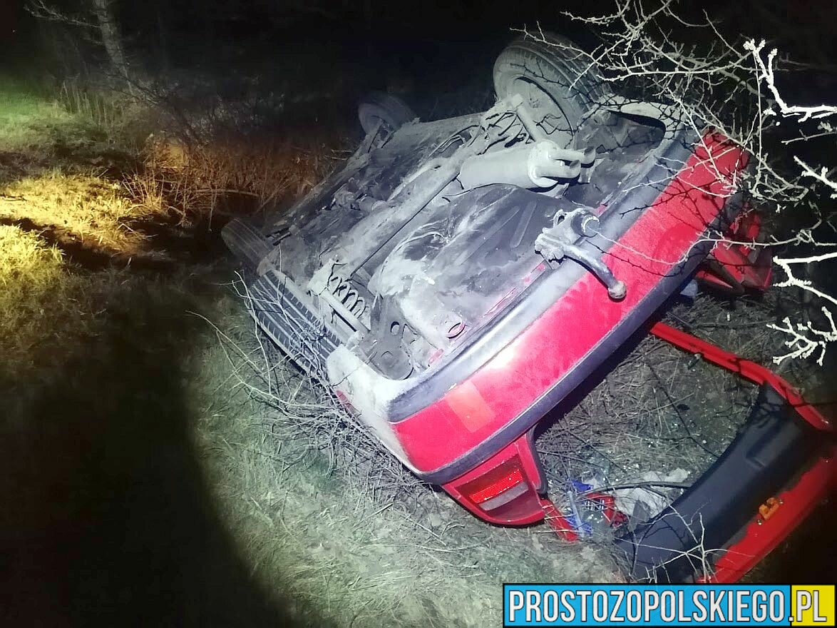 25-latek jadący ze swoim bratem stracił panowanie nad autem i dachował