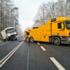 Kierowca ciężarówki zasnął za kierownicą i wjechał do rowu w Dąbrowie koło Opola.(Zdjęcia)