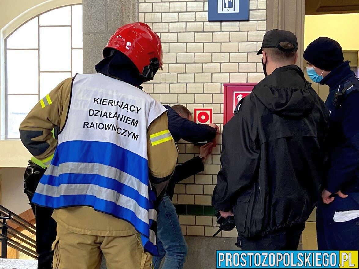 10-latek włączył ROP na dworcu głównym w Opolu. Na miejsce zadysponowano 4 zastępów straży i patrol policji.
