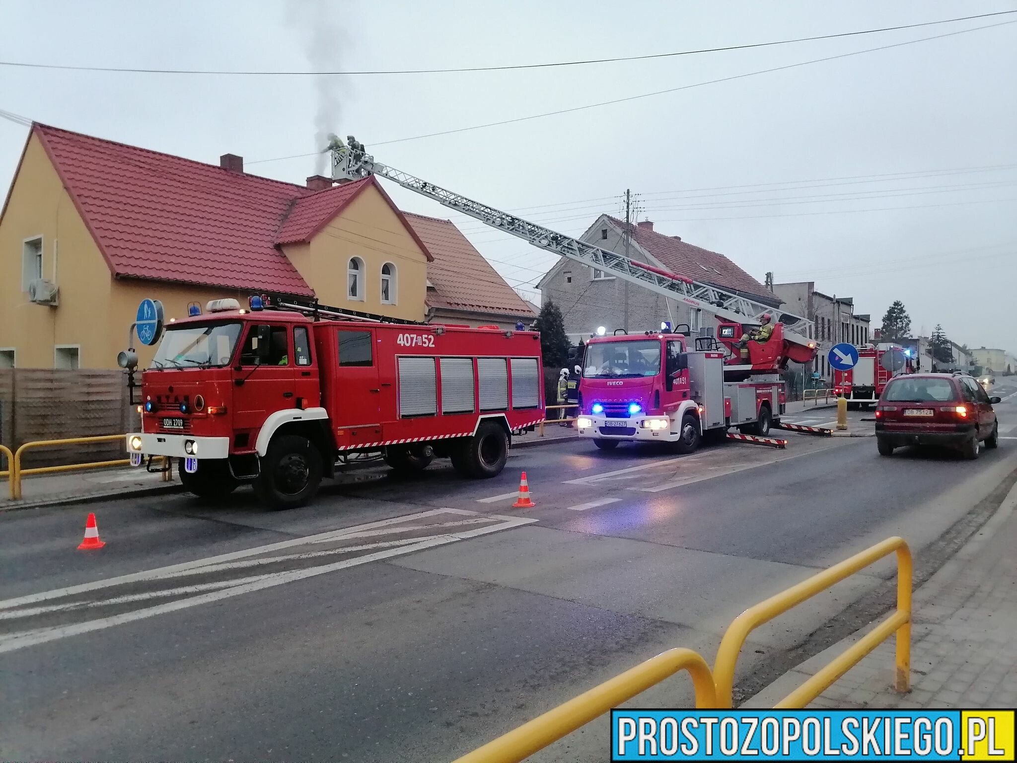 Pożar w Łosiowie. Na miejscu trzy zastępy straży. (Zdjęcia)