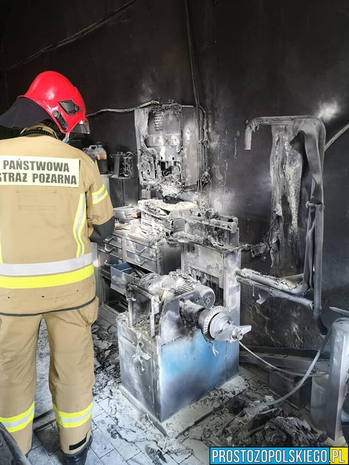 Pożar tablicy elektrycznej instalacji fotowoltaicznej w garażu w miejscowości Zawiść.(Zdjęcia)