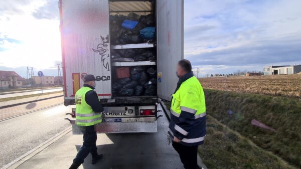 Transgraniczny przewóz odpadów bez wymaganego oznakowania.(Zdjęcia)