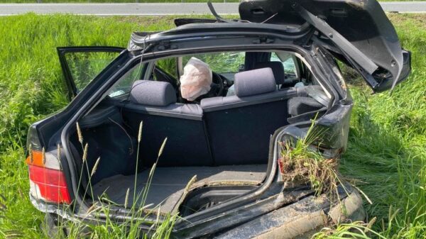 Wypadek na DK46 Nysa - Kłodzko w miejscowości Frydrychów. BMW zostało mocno zniszczone. (Zdjęcia)