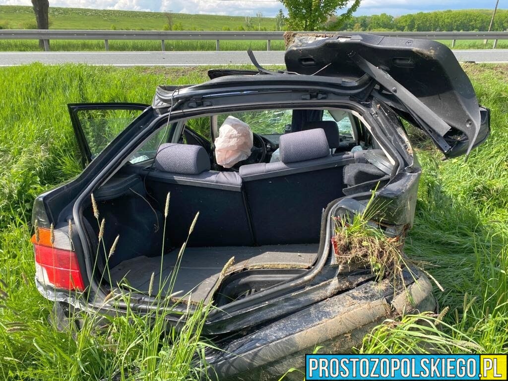Wypadek na DK46 Nysa - Kłodzko w miejscowości Frydrychów. BMW zostało mocno zniszczone. (Zdjęcia)