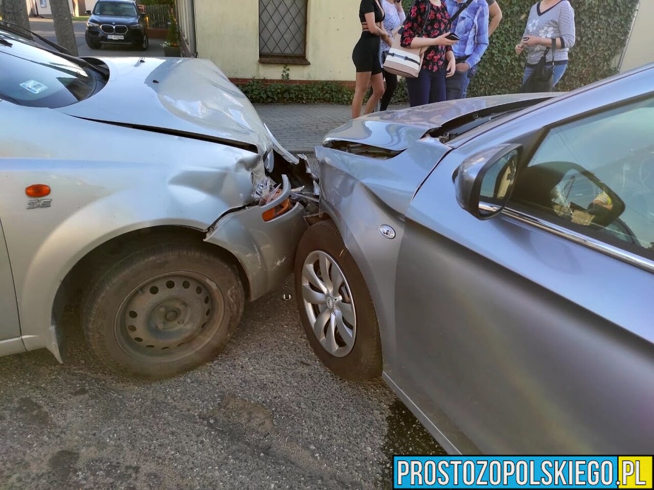 Zderzenie dwóch samochodów w Kępie koło Opola.