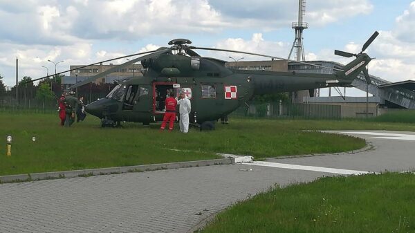 Lądowanie wojskowego śmigłowca LPR-u w USK w Opolu.