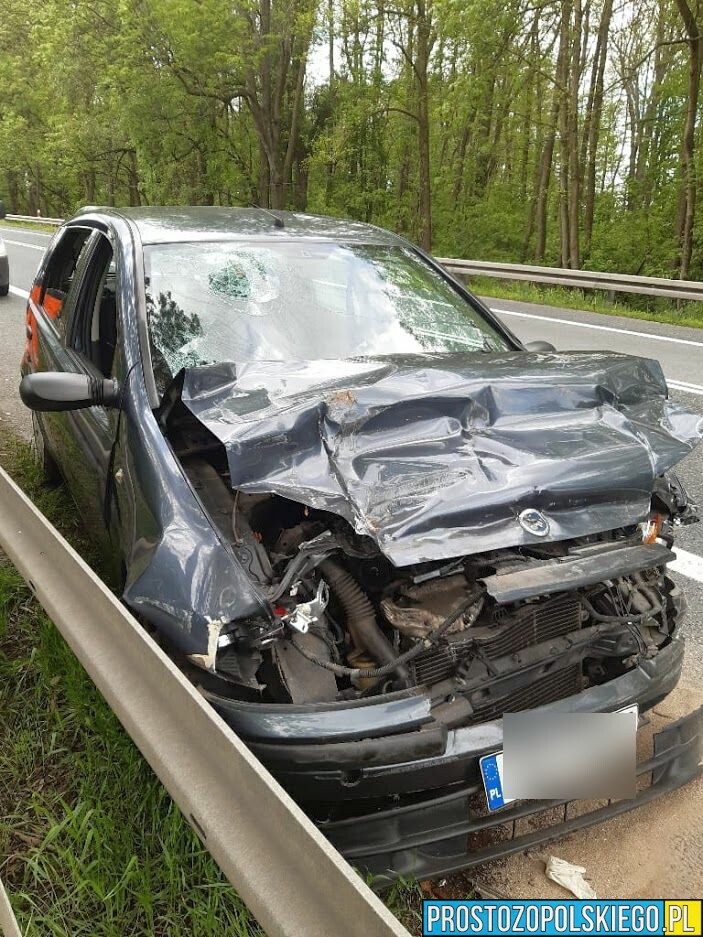 Zderzenie osobówki z ciężarówką na DK46 w Hanuszowie. Dwie osoby zostały poszkodowane.