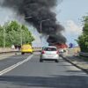 Doszczętnie spalił się mercedes na wiadukcie w Opolu.(Zdjęcia &Wideo)