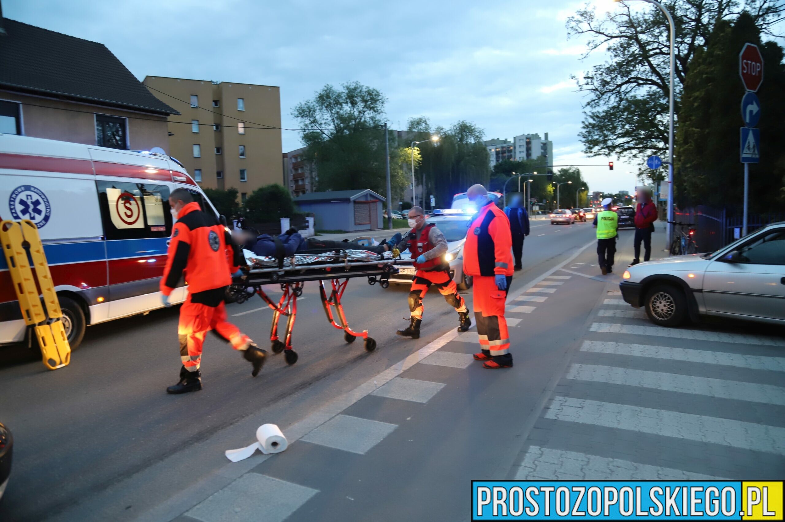 Potrącenie rowerzysty przez auto w niebezpiecznym miejscu w Opolu!