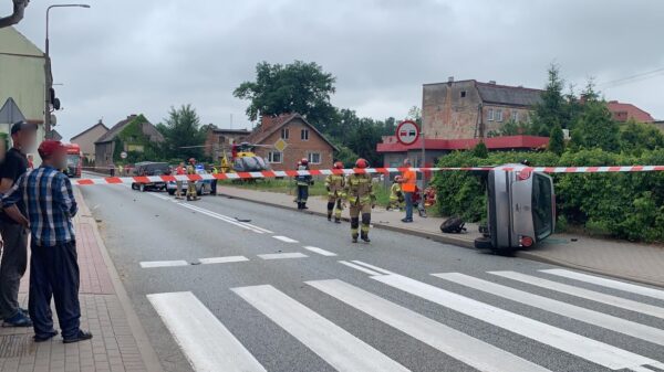 Zderzenie dwóch aut na dk94 w miejscowości Skorogoszcz. Na miejscu lądował LPR.