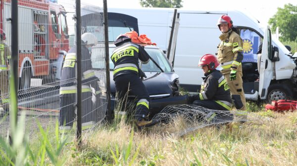 Wypadek na ul. Krapkowickiej w Opolu. Trzy osoby zabrane do szpitala.