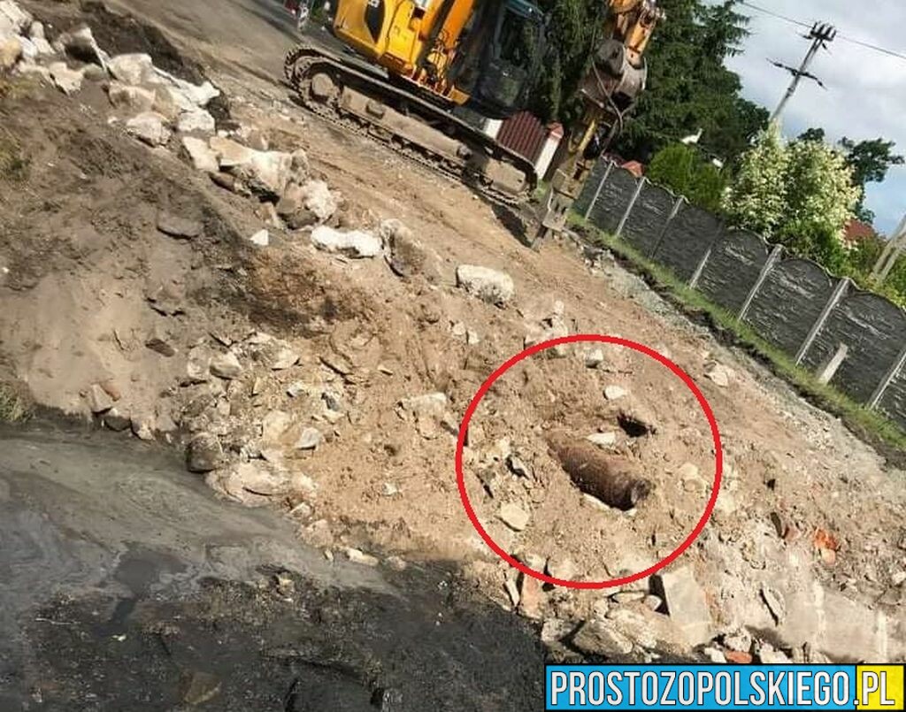 Niewybuch w Kopicach, którzy waży 250 kg został znaleziony podczas remontu drogi.