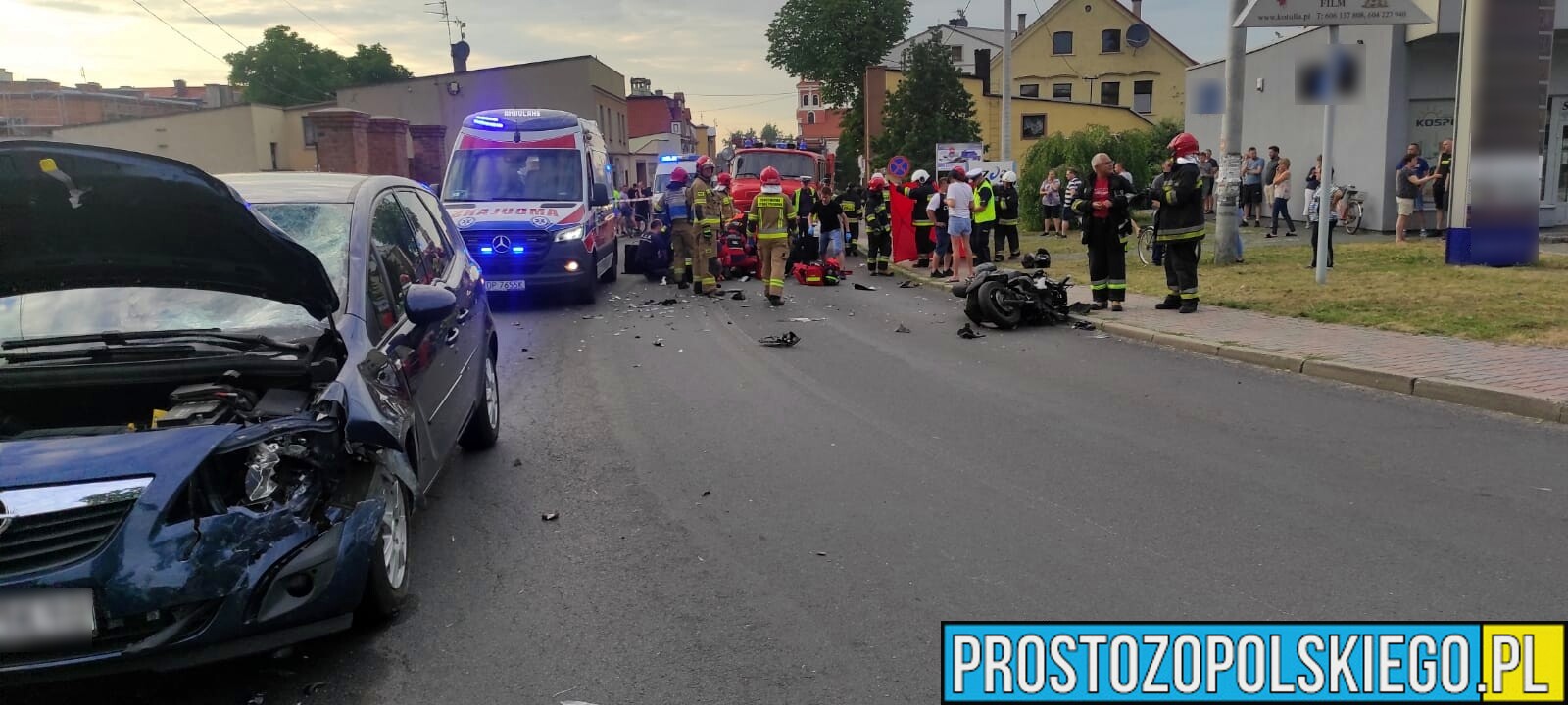 Wypadek z udziałem motocyklisty w Prószkowie. LPR zabrał poszkodowanego do szpitala.