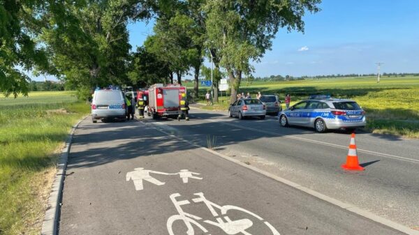 Potrącona 18-latka jadąca rowerem na obwodnicy Białej. LPR Ratownik23 poszkodowaną zabrał do szpitala w Opolu.