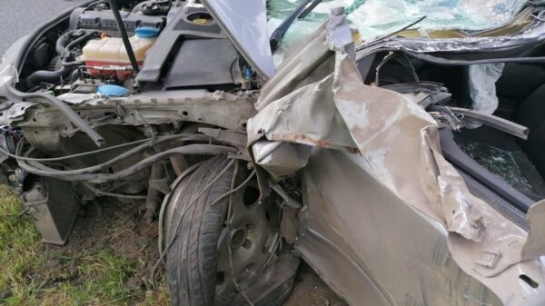 Wypadek na autostradzie A4.Audi zderzyło się ciężarówką.(Zdjęcia)