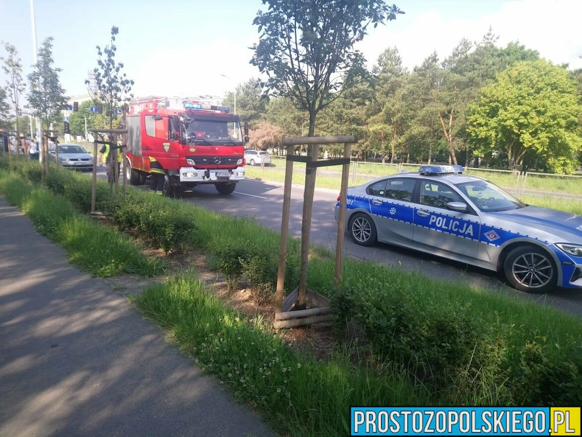 Zderzenie dwóch samochodów na ul. Sosnkowskiego w Opolu.