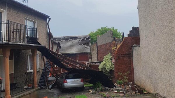 Deszcze i burze nad Opolszczyzną. Wichura zrywała dachy.(Zdjęcia)