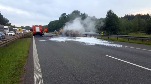Pożar ciężarówki na autostradzie A4.Na miejscu 4 zastępy straży.(Zdjęcia)