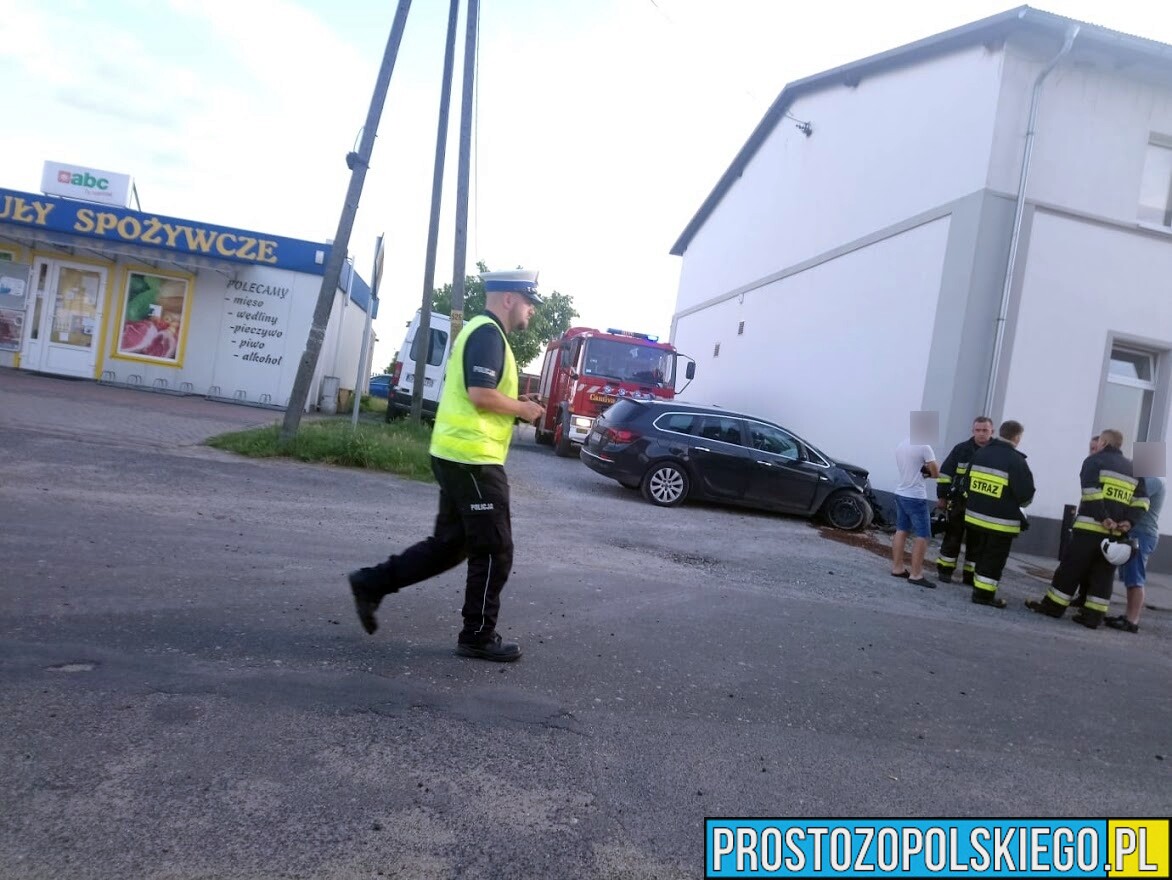 Kierująca oplem wjechała w budynek w miejscowości Daniec w gminie Chrząstowice.(Zdjęcia&Wideo)