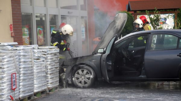Pożar samochodu w Komprachcicach koło Opola.(Wideo)
