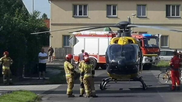 Lądowanie LPR-u między budynkami w Brzegu. Dwu letnie dziecko potrzebowało natychmiastowej pomocy medycznej.(Zdjęcia)