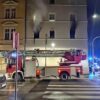 Pożar mieszkania w Brzegu. Ogień wychodził oknami w akcji 6 jednostek straży pożarnej.(Zdjęcia)