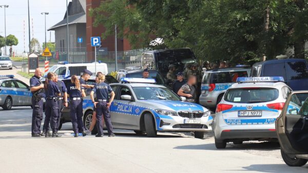 41-latek został aresztowany za groźby podpaleniem mieszkania i uszkodzenie samochodu na ul.Kępskiej w Opolu.(Zdjęcia)