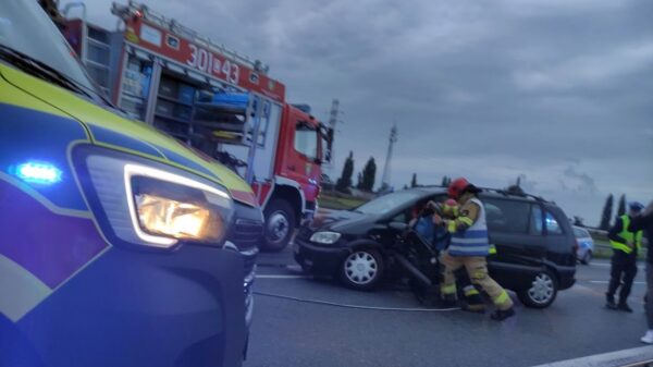 Kierująca autem 73-latka zawracała na obwodnicy Opola. Dwie kierujące kobiety trafiły do szpitala.(Zdjęcia&Wideo)