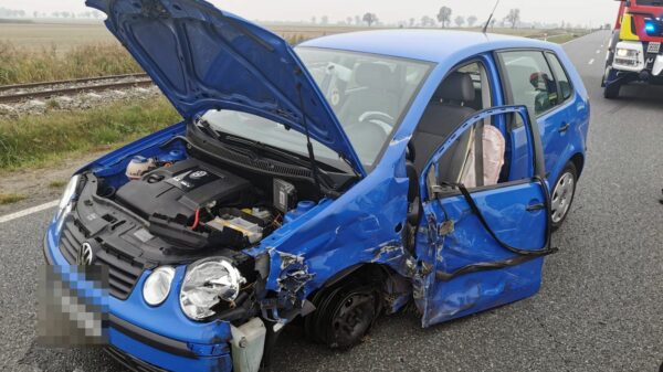 19-latka jadąca osobowym volkswagenem zderzyła się z ciężarowym Manem.(Zdjęcia)