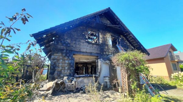 Pożar budynku w Zdzieszowicach .Jena osoba została poszkodowana.(Zdjęcia)