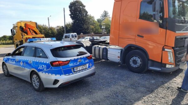 Ciężarówka potrąciła mężczyznę w Rudnikach. W stanie ciężkim został zabrany do szpitala.(Zdjęcia)