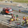 Po zderzeniu trzech samochodów kilka osób zostało ciężko rannych, a z jednego z