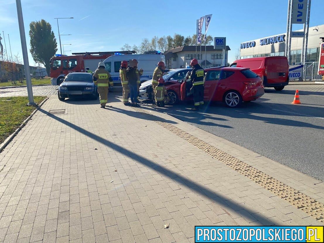 Zderzenie dwóch samochodów na ul. Wspólnej w Opolu.(Zdjęcia)
