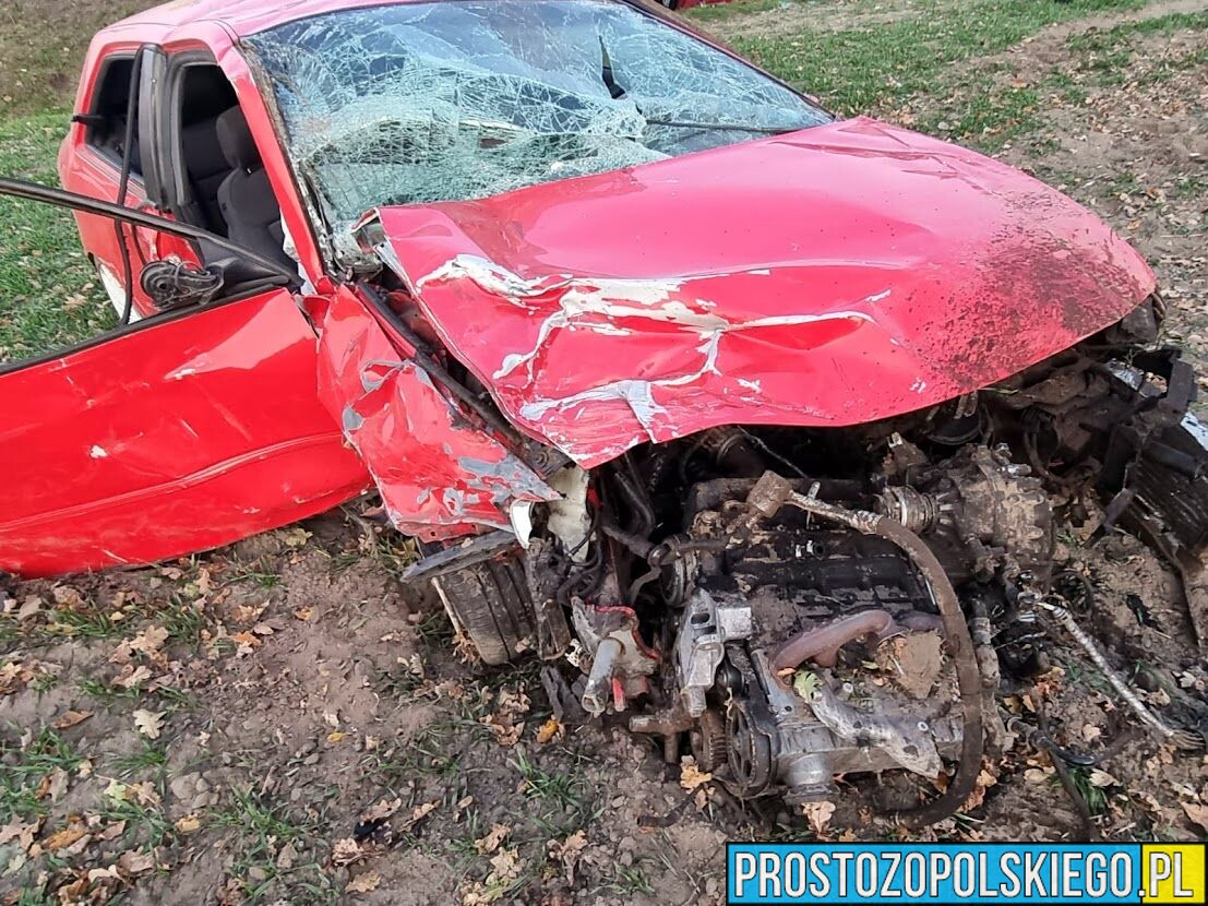 Wypadek w miejscowości Węgry. Zderzyły się tam toyota z audi z którego wyleciał silnik.(Zdjęcia)