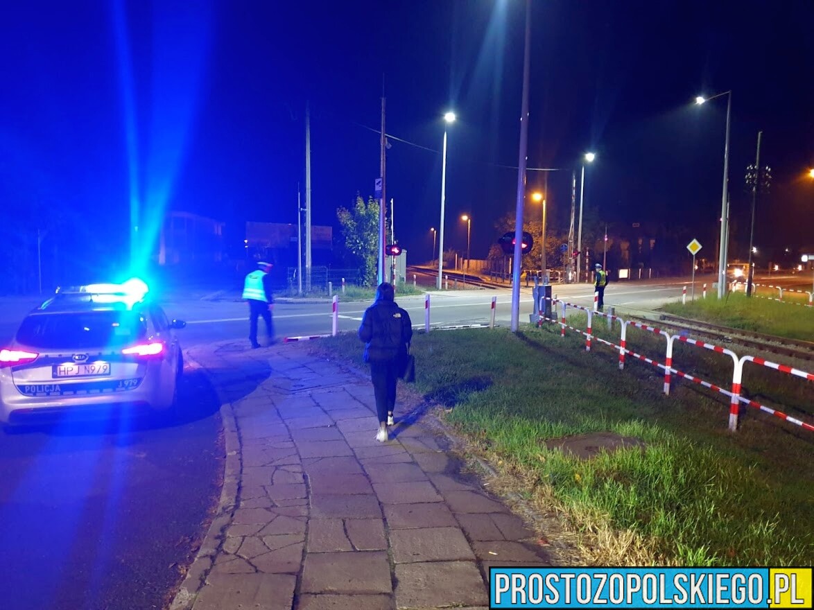 Uszkodził rogatki na przejeździe kolejowym w Opolu. Szuka go policja. (Zdjęcia&Wideo)