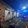 Pożar budynków w Szydłowicach. LPR zabrał poparzonego mężczyznę do szpitala.(Zdjęcia)