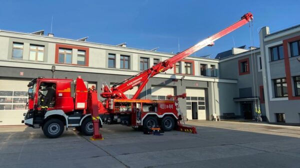 Strażacy z Brzegu mają nowy specjalistyczny samochód ratownictwa drogowego.(Zdjęcia)