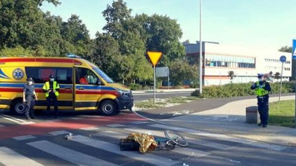 78-latka autem potrąciła 73-letnią rowerzystkę na oznakowanym przejeździe rowerowym.