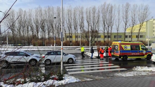 Zderzenie 2 osobówek i autobusu na ul.Sosnkowskiego w Opolu.(Zdjęcia&Wideo)