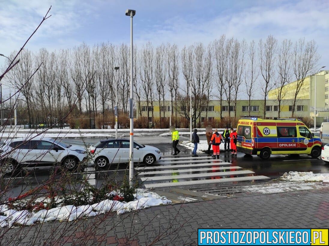 Zderzenie 2 osobówek i autobusu na ul.Sosnkowskiego w Opolu.(Zdjęcia&Wideo)