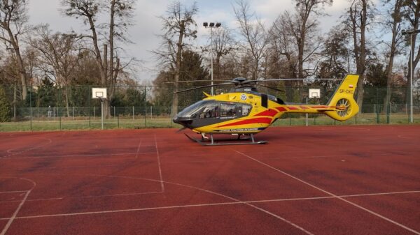 LPR lądował w Brzegu. Pacjent potrzebował pilnej pomocy medycznej.(Zdjęcia)