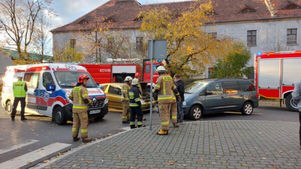 Zderzenie dwóch aut w Kędzierzynie Koźlu. Kierująca została zabrana do szpitala.(Zdjęcia)