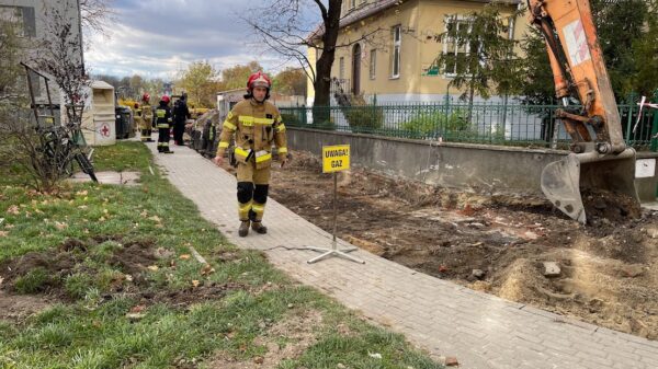 Ewakuacja dzieci i personelu z Przedszkola Publicznego nr 8 w Opolu.