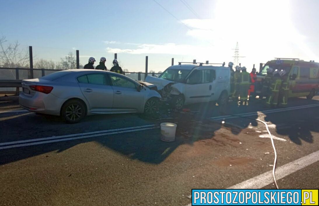 Wypadek na obwodnicy Dobrodzienia. Droga zablokowana.4 osoby poszkodowane. Na miejscu lądował LPR.(Zdjęcia)