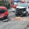 Wypadek na ul. Księdza Jerzego Popiełuszki w Opolu. Doszło tam do zderzenie osobówki z busem.Są osoby poszkodowane.(Zdjęcia&Wideo)